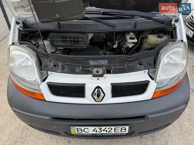 Белый Рено Трафик, объемом двигателя 1.9 л и пробегом 217 тыс. км за 7999 $, фото 66 на Automoto.ua