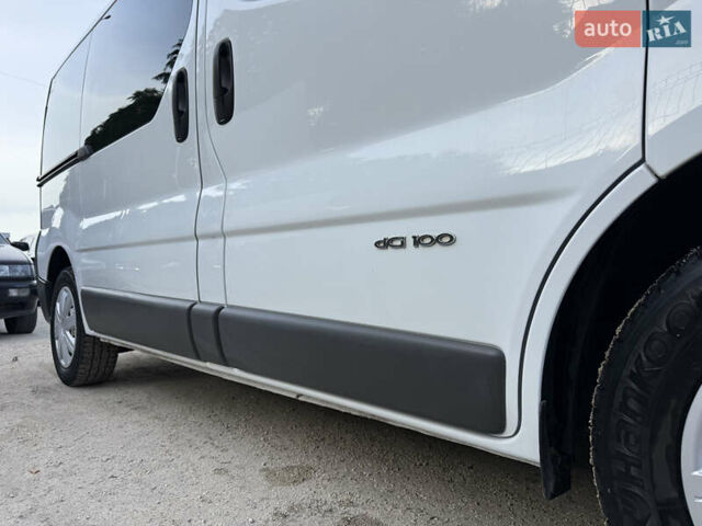 Белый Рено Трафик, объемом двигателя 1.9 л и пробегом 217 тыс. км за 7999 $, фото 25 на Automoto.ua