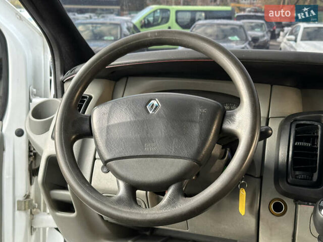 Белый Рено Трафик, объемом двигателя 1.87 л и пробегом 581 тыс. км за 7500 $, фото 19 на Automoto.ua