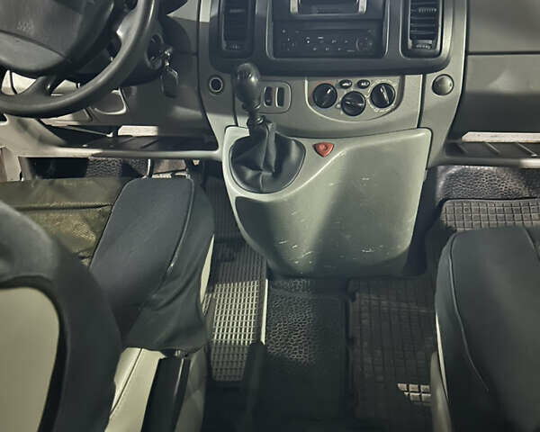 Білий Рено Трафік, об'ємом двигуна 2.5 л та пробігом 382 тис. км за 6500 $, фото 5 на Automoto.ua