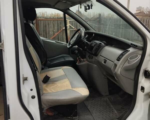 Белый Рено Трафик, объемом двигателя 1.87 л и пробегом 410 тыс. км за 5000 $, фото 3 на Automoto.ua