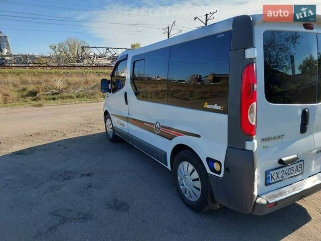 Рено Трафик 2006 в Изюме на Automoto.ua Белый Рено Трафик, объемом двигателя 2 л и пробегом 317 тыс. км за 9950 $, фото 10 на Automoto.ua
