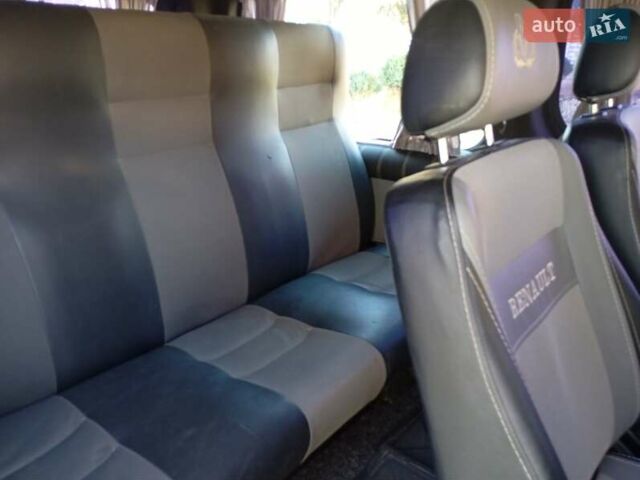 Белый Рено Трафик, объемом двигателя 2 л и пробегом 325 тыс. км за 7700 $, фото 11 на Automoto.ua