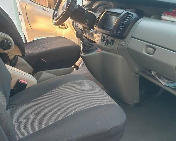 Белый Рено Трафик, объемом двигателя 2 л и пробегом 325 тыс. км за 7500 $, фото 6 на Automoto.ua