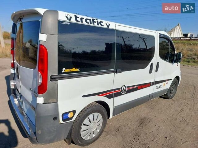Рено Трафик 2006 в Изюме на Automoto.ua Белый Рено Трафик, объемом двигателя 2 л и пробегом 317 тыс. км за 9950 $, фото 6 на Automoto.ua