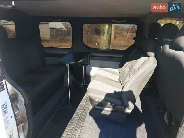 Рено Трафик 2006 в Изюме на Automoto.ua Белый Рено Трафик, объемом двигателя 2 л и пробегом 317 тыс. км за 9950 $, фото 1 на Automoto.ua