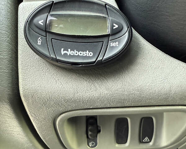 Белый Рено Трафик, объемом двигателя 1.9 л и пробегом 217 тыс. км за 7999 $, фото 36 на Automoto.ua