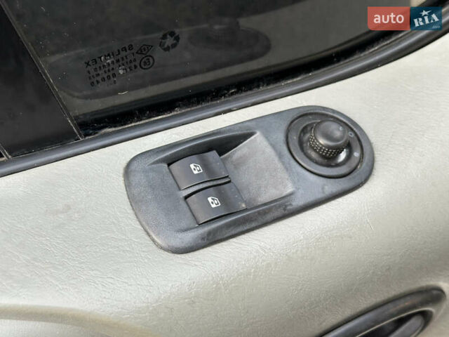 Белый Рено Трафик, объемом двигателя 1.87 л и пробегом 581 тыс. км за 7500 $, фото 23 на Automoto.ua