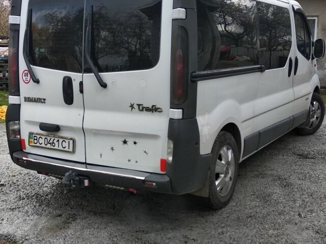 Белый Рено Трафик, объемом двигателя 1.9 л и пробегом 330 тыс. км за 7500 $, фото 2 на Automoto.ua