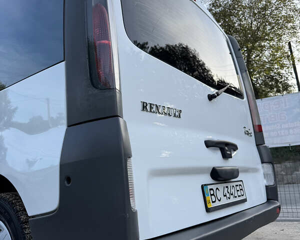 Белый Рено Трафик, объемом двигателя 1.9 л и пробегом 217 тыс. км за 7999 $, фото 18 на Automoto.ua