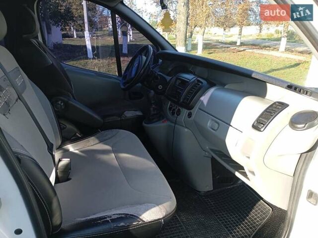 Рено Трафик 2006 в Одессе на Automoto.ua Белый Рено Трафик, объемом двигателя 2 л и пробегом 322 тыс. км за 7900 $, фото 6 на Automoto.ua