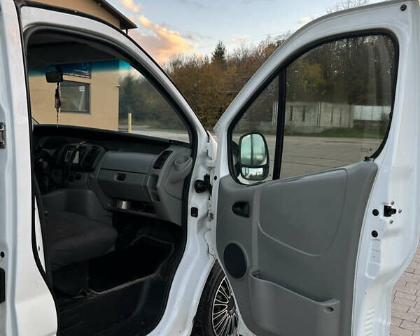 Рено Трафик 2006 в Тернополе на Automoto.ua Белый Рено Трафик, объемом двигателя 1.9 л и пробегом 390 тыс. км за 7000 $, фото 11 на Automoto.ua