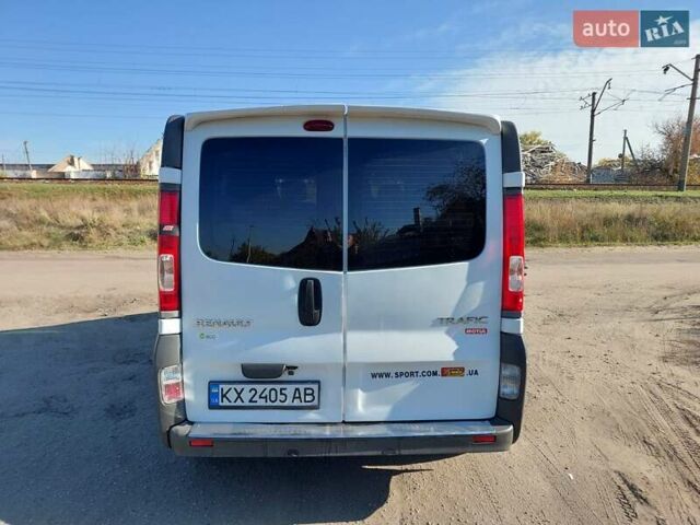 Рено Трафик 2006 в Изюме на Automoto.ua Белый Рено Трафик, объемом двигателя 2 л и пробегом 317 тыс. км за 9950 $, фото 2 на Automoto.ua