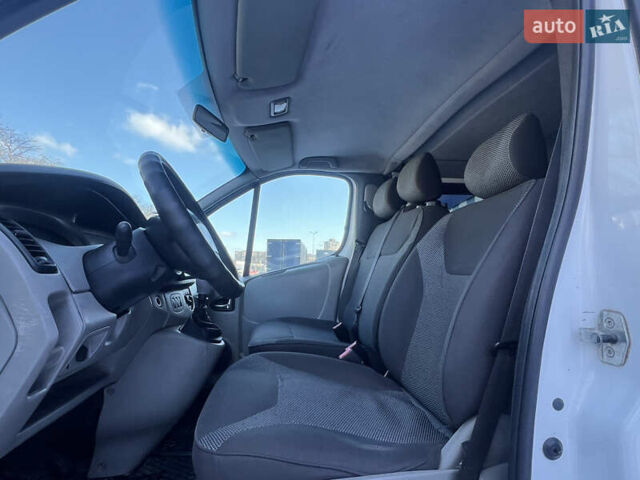 Белый Рено Трафик, объемом двигателя 1.87 л и пробегом 340 тыс. км за 7300 $, фото 33 на Automoto.ua