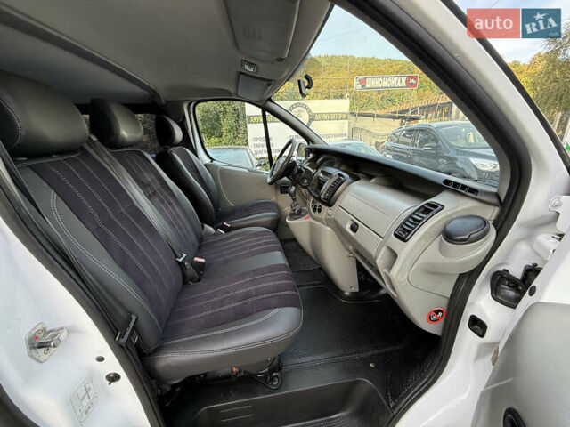Белый Рено Трафик, объемом двигателя 1.9 л и пробегом 217 тыс. км за 7999 $, фото 45 на Automoto.ua
