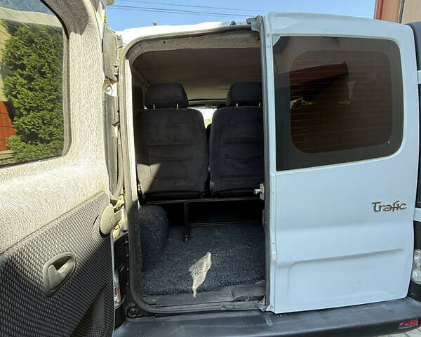Белый Рено Трафик, объемом двигателя 1.9 л и пробегом 300 тыс. км за 7950 $, фото 40 на Automoto.ua