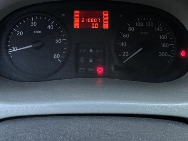 Білий Рено Трафік, об'ємом двигуна 1.9 л та пробігом 210 тис. км за 8500 $, фото 8 на Automoto.ua