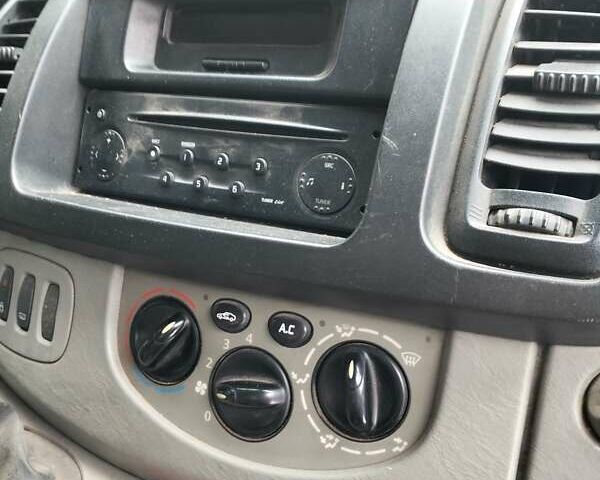 Білий Рено Трафік, об'ємом двигуна 2.5 л та пробігом 382 тис. км за 5900 $, фото 6 на Automoto.ua