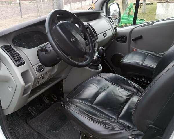 Белый Рено Трафик, объемом двигателя 1.87 л и пробегом 400 тыс. км за 8250 $, фото 3 на Automoto.ua