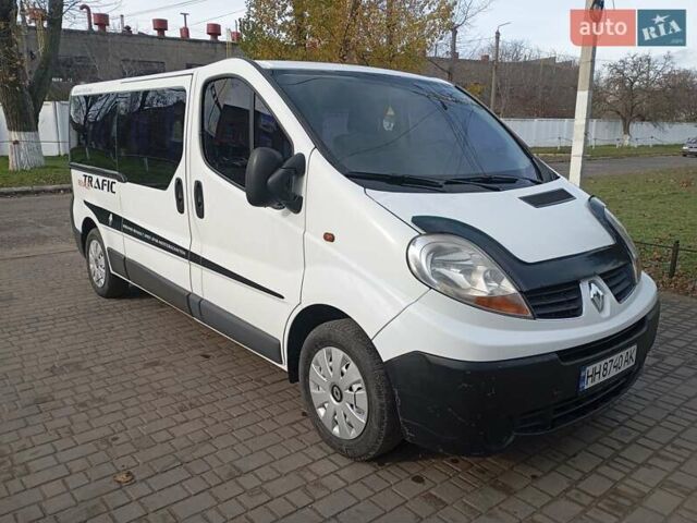 Белый Рено Трафик, объемом двигателя 2 л и пробегом 325 тыс. км за 7700 $, фото 1 на Automoto.ua