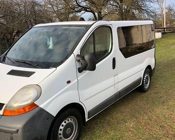 Белый Рено Трафик, объемом двигателя 1.9 л и пробегом 300 тыс. км за 7490 $, фото 1 на Automoto.ua