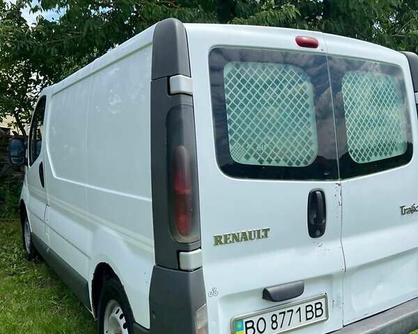 Белый Рено Трафик, объемом двигателя 1.87 л и пробегом 320 тыс. км за 5000 $, фото 2 на Automoto.ua