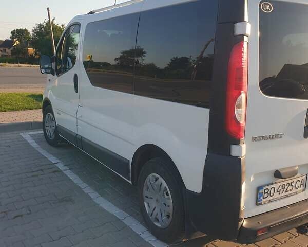 Белый Рено Трафик, объемом двигателя 2 л и пробегом 325 тыс. км за 7500 $, фото 1 на Automoto.ua