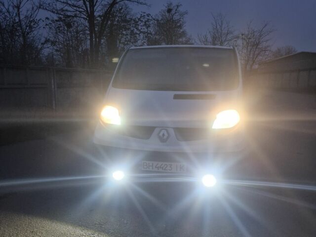 Белый Рено Трафик, объемом двигателя 2 л и пробегом 287 тыс. км за 8500 $, фото 1 на Automoto.ua