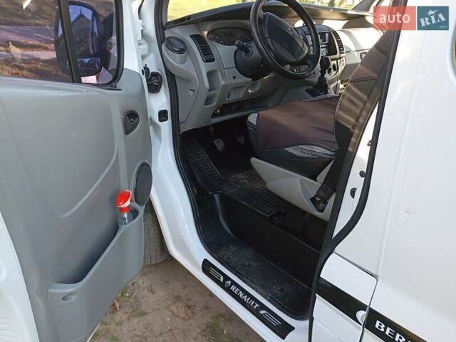Рено Трафик 2006 в Одессе на Automoto.ua Белый Рено Трафик, объемом двигателя 2 л и пробегом 322 тыс. км за 7900 $, фото 12 на Automoto.ua