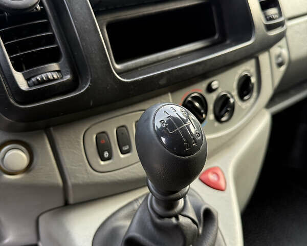 Белый Рено Трафик, объемом двигателя 1.9 л и пробегом 217 тыс. км за 7999 $, фото 35 на Automoto.ua