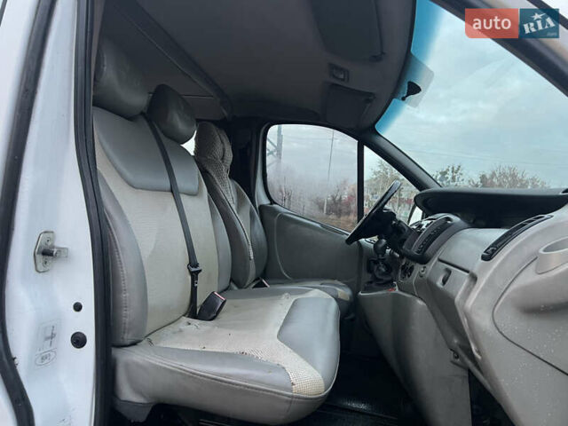 Белый Рено Трафик, объемом двигателя 1.87 л и пробегом 323 тыс. км за 5999 $, фото 5 на Automoto.ua