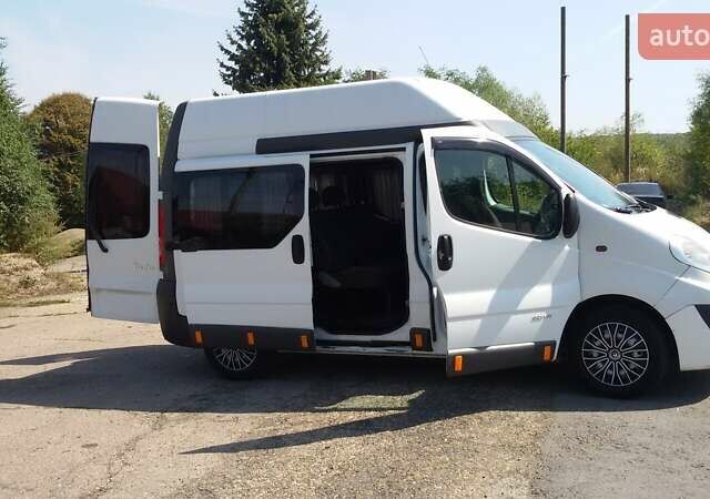 Білий Рено Трафік, об'ємом двигуна 2 л та пробігом 250 тис. км за 8300 $, фото 2 на Automoto.ua
