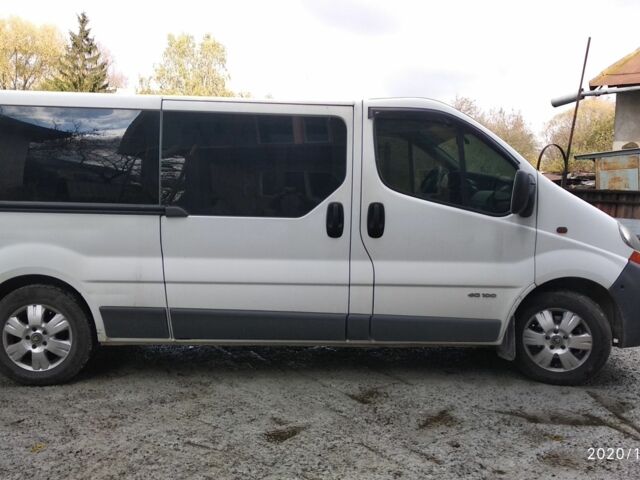 Белый Рено Трафик, объемом двигателя 1.9 л и пробегом 330 тыс. км за 7500 $, фото 1 на Automoto.ua