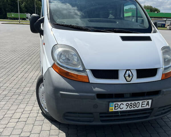 Белый Рено Трафик, объемом двигателя 1.87 л и пробегом 256 тыс. км за 6900 $, фото 12 на Automoto.ua