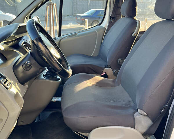 Білий Рено Трафік, об'ємом двигуна 2 л та пробігом 246 тис. км за 8299 $, фото 27 на Automoto.ua