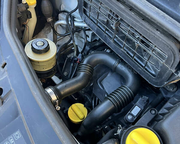 Білий Рено Трафік, об'ємом двигуна 2 л та пробігом 246 тис. км за 8299 $, фото 40 на Automoto.ua