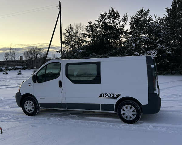Білий Рено Трафік, об'ємом двигуна 2.5 л та пробігом 382 тис. км за 6500 $, фото 7 на Automoto.ua