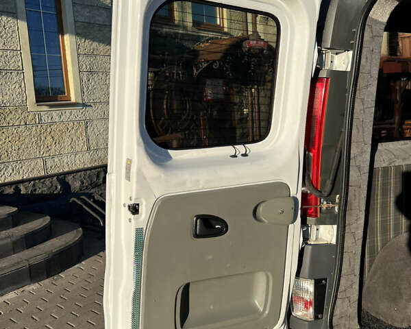 Білий Рено Трафік, об'ємом двигуна 2 л та пробігом 246 тис. км за 8299 $, фото 22 на Automoto.ua