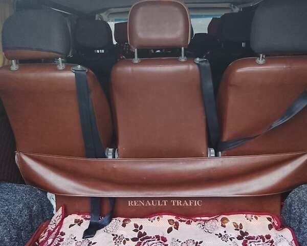 Белый Рено Трафик, объемом двигателя 2.46 л и пробегом 300 тыс. км за 7800 $, фото 13 на Automoto.ua