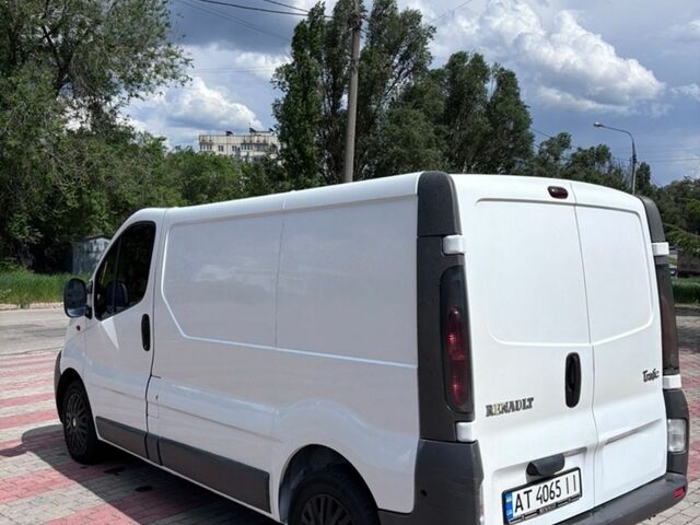 Белый Рено Трафик, объемом двигателя 1.9 л и пробегом 370 тыс. км за 3600 $, фото 6 на Automoto.ua