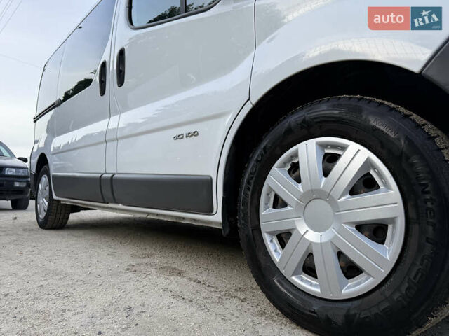 Белый Рено Трафик, объемом двигателя 1.9 л и пробегом 217 тыс. км за 7999 $, фото 24 на Automoto.ua