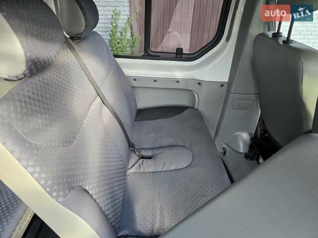 Білий Рено Трафік, об'ємом двигуна 2 л та пробігом 373 тис. км за 9600 $, фото 45 на Automoto.ua
