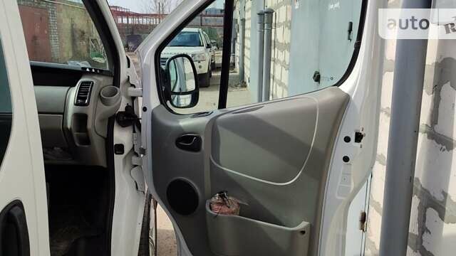 Білий Рено Трафік, об'ємом двигуна 2 л та пробігом 346 тис. км за 8000 $, фото 9 на Automoto.ua