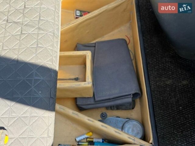 Білий Рено Трафік, об'ємом двигуна 1.9 л та пробігом 541 тис. км за 4400 $, фото 13 на Automoto.ua
