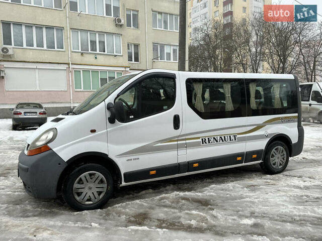 Белый Рено Трафик, объемом двигателя 1.9 л и пробегом 220 тыс. км за 8600 $, фото 2 на Automoto.ua