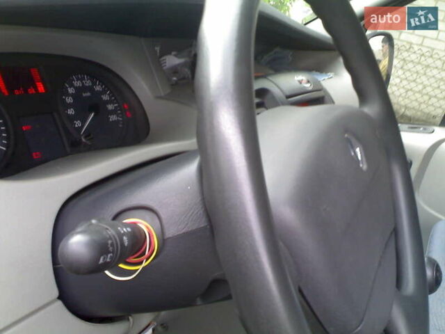 Белый Рено Трафик, объемом двигателя 1.9 л и пробегом 240 тыс. км за 10000 $, фото 11 на Automoto.ua