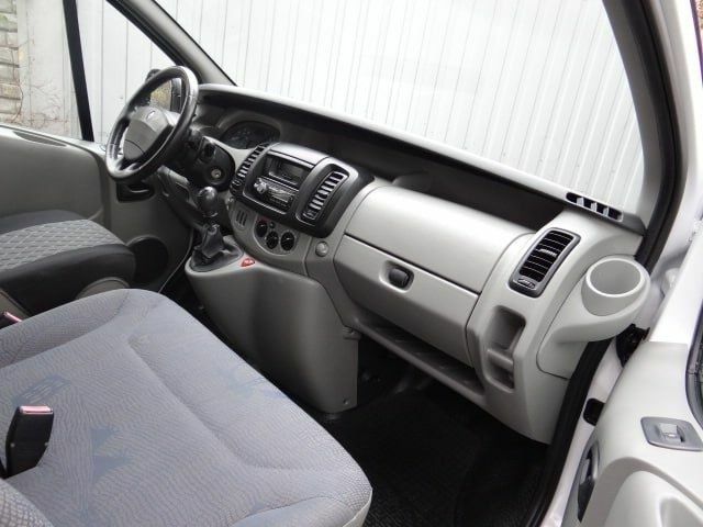 Білий Рено Трафік, об'ємом двигуна 1.9 л та пробігом 224 тис. км за 9300 $, фото 9 на Automoto.ua