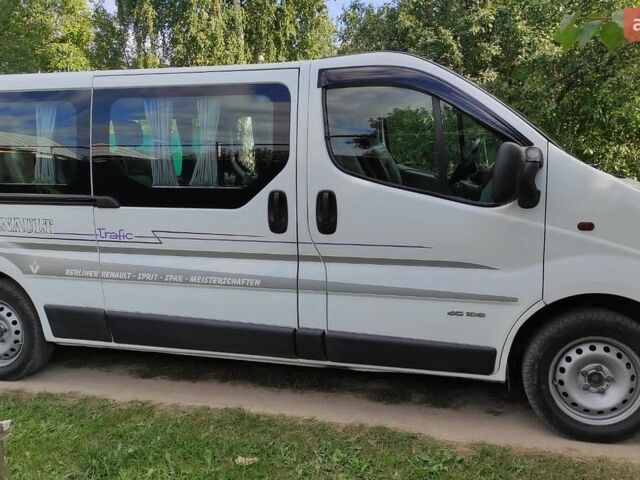Белый Рено Трафик, объемом двигателя 1.87 л и пробегом 190 тыс. км за 10000 $, фото 2 на Automoto.ua