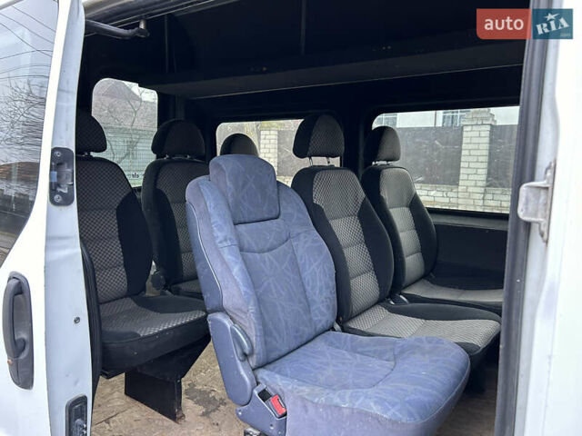 Белый Рено Трафик, объемом двигателя 2.5 л и пробегом 321 тыс. км за 5200 $, фото 12 на Automoto.ua