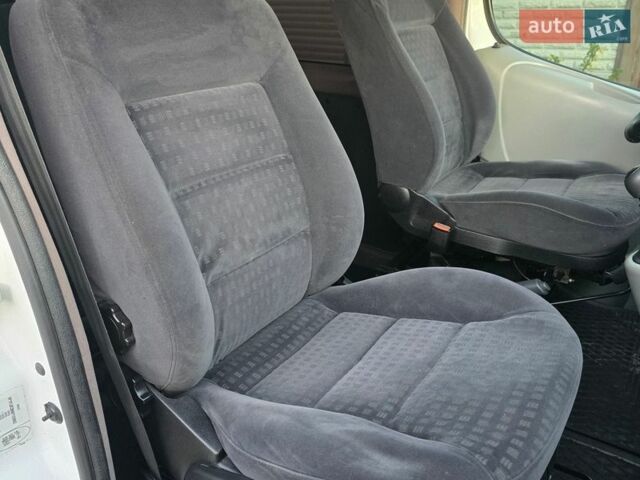 Білий Рено Трафік, об'ємом двигуна 1.9 л та пробігом 273 тис. км за 8900 $, фото 49 на Automoto.ua